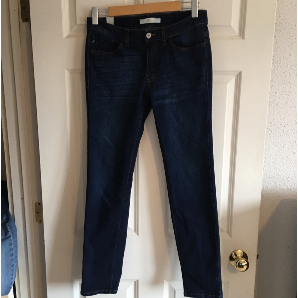 KanCan skinny jeans. Dark wash. Distressed. Size 09/28.